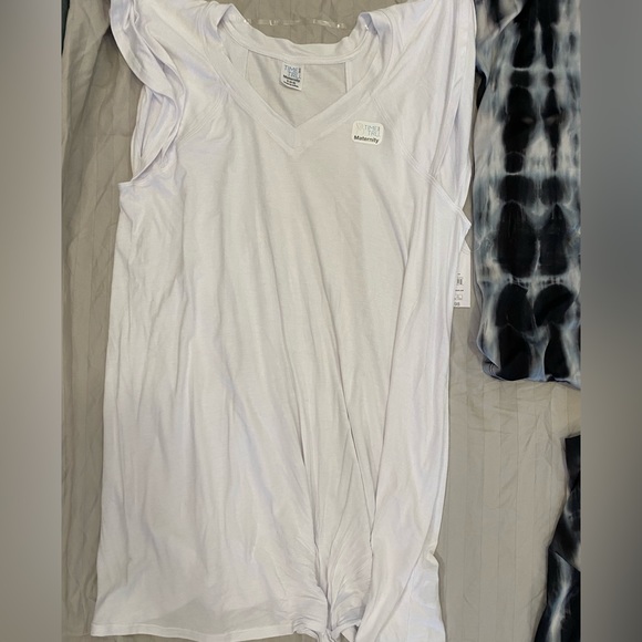 Maternity Shirts Bundle - Picture 5 of 13